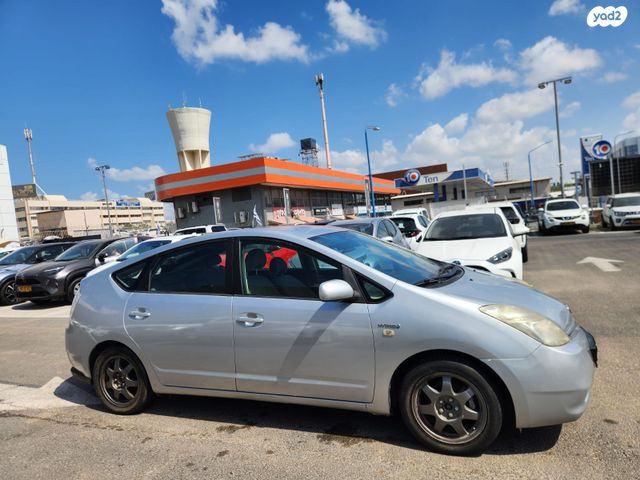 טויוטה פריוס