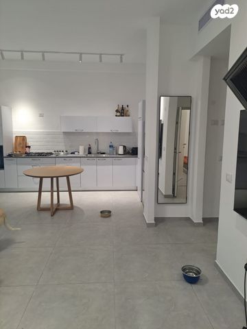 דירת גן, גרשום 11, נווה רם, שיכון מזרחי, רמת גן