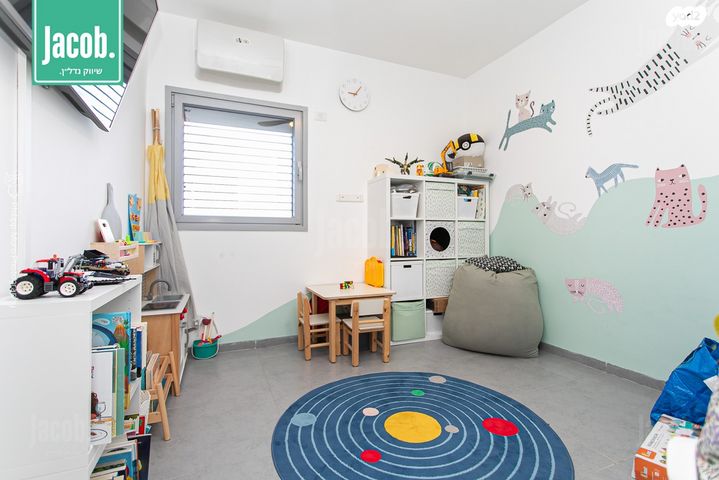 דירה, דולפין, גלי כרמל, טירת כרמל