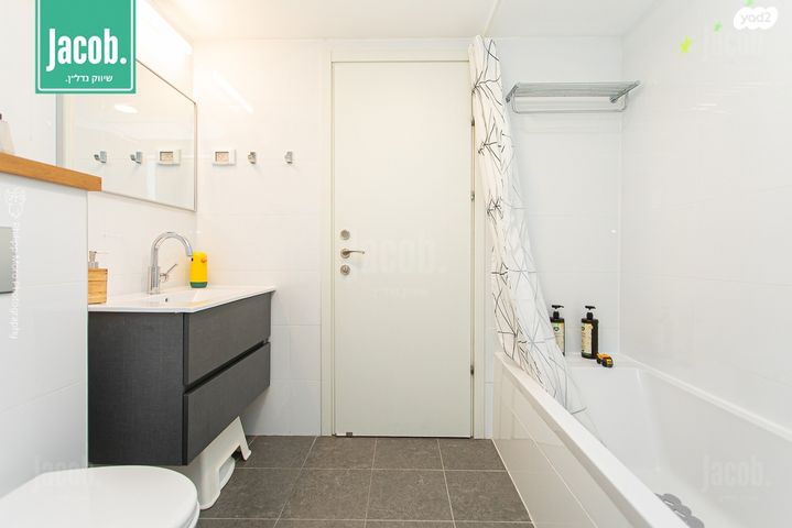 דירה, דולפין, גלי כרמל, טירת כרמל