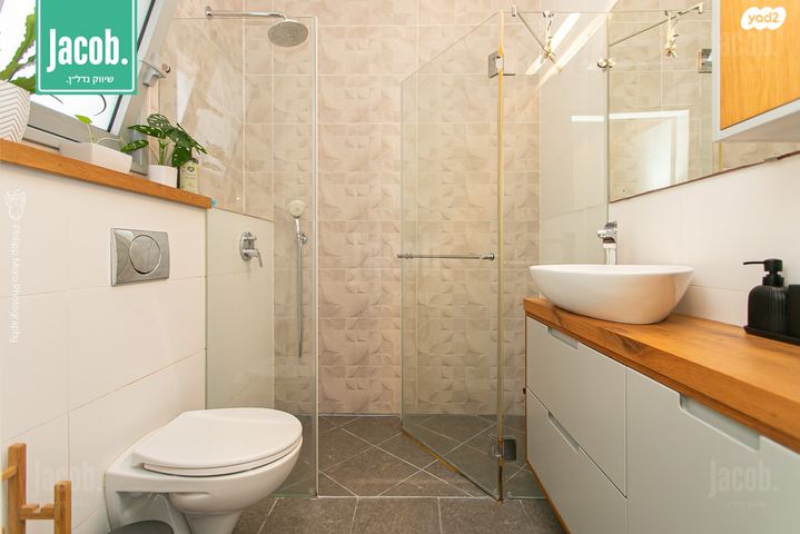 דירה, דולפין, גלי כרמל, טירת כרמל