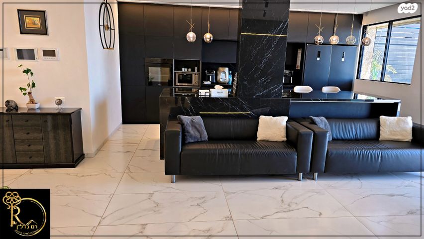 דירת גן, העירית, צמח השדה, מעלה אדומים