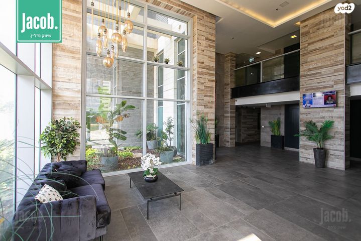 דירה, דולפין, גלי כרמל, טירת כרמל