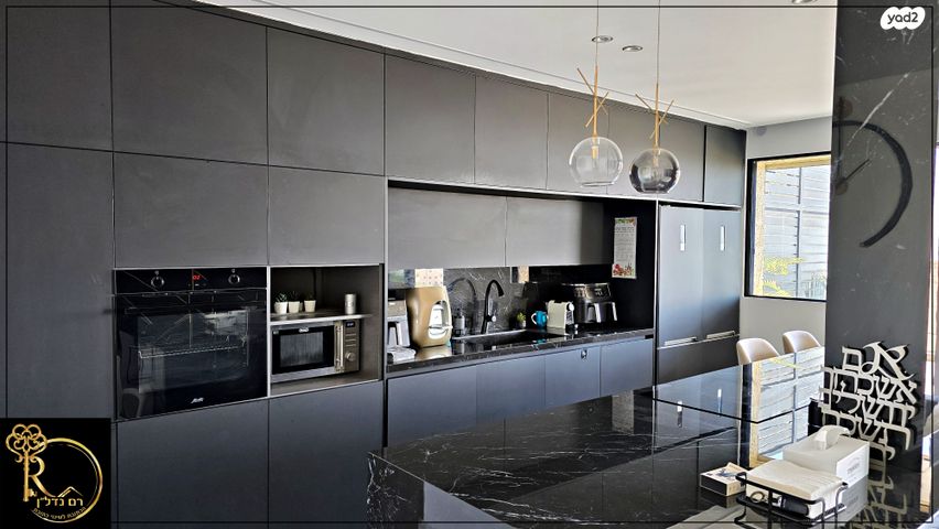 דירת גן, העירית, צמח השדה, מעלה אדומים