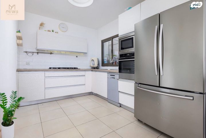 דירה, אהוד מנור, חתני פרס ישראל, באר יעקב