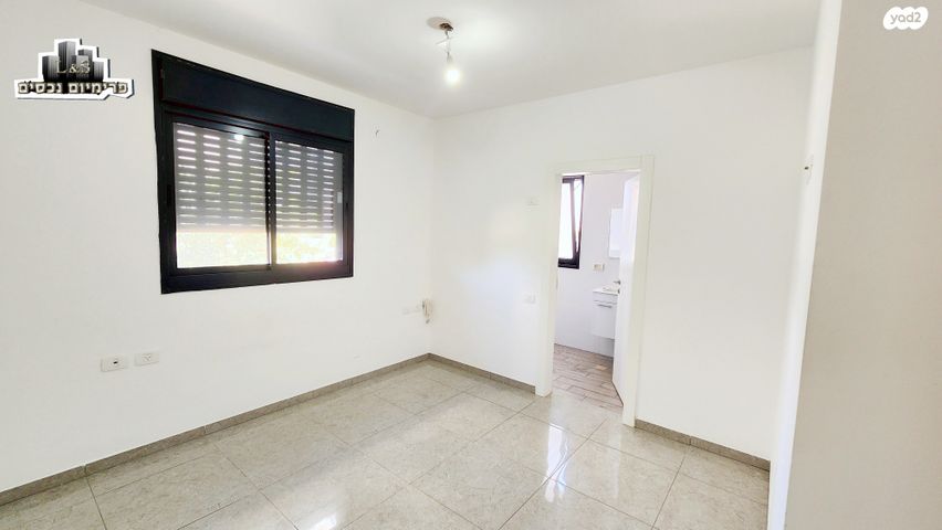 דירה, אריק שרון, נהריה