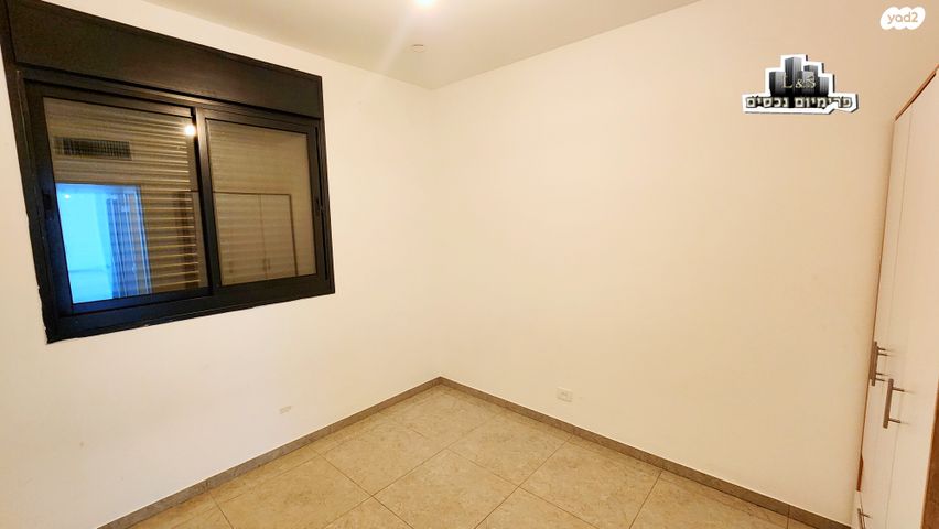 דירה, אריק שרון, נהריה