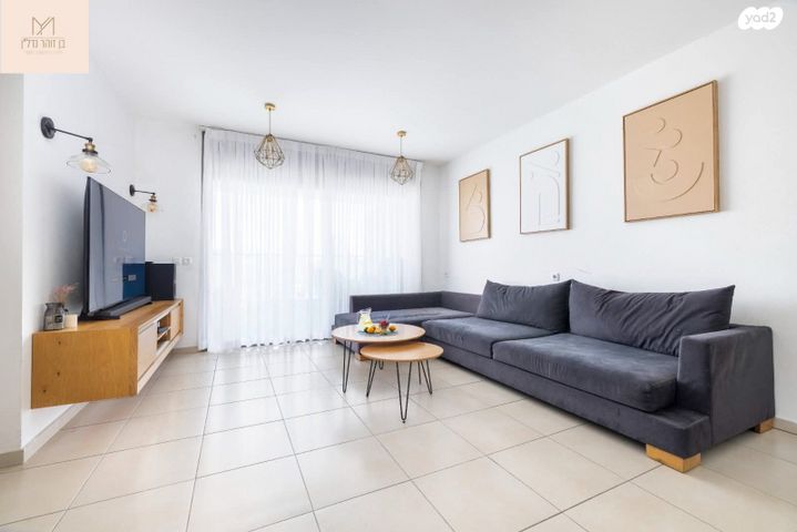 דירה, אהוד מנור, חתני פרס ישראל, באר יעקב