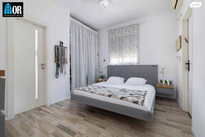 דו משפחתי, יגאל מוסינזון, רשפים, גדרה