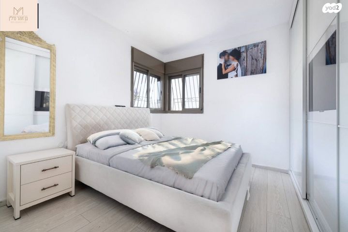 דירה, אהוד מנור, חתני פרס ישראל, באר יעקב