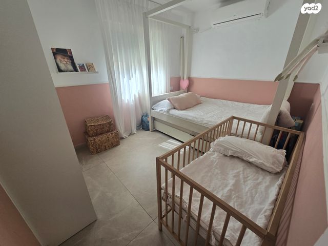 דירת גן, אבני החושן, אבני החושן, מעלה אדומים