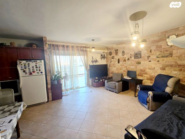 דירת גן, השיטה, צמח השדה, מעלה אדומים