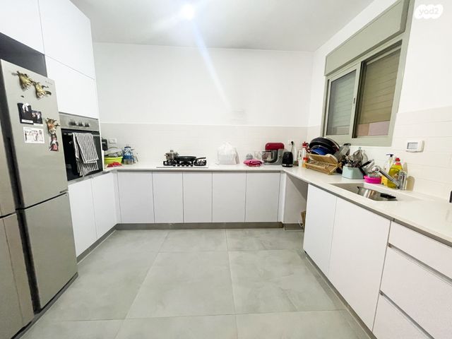 דירה, הרב אברהם קוק, השחר, דימונה