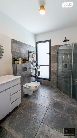 דו משפחתי, יפה נוף, יפה נוף, עתלית