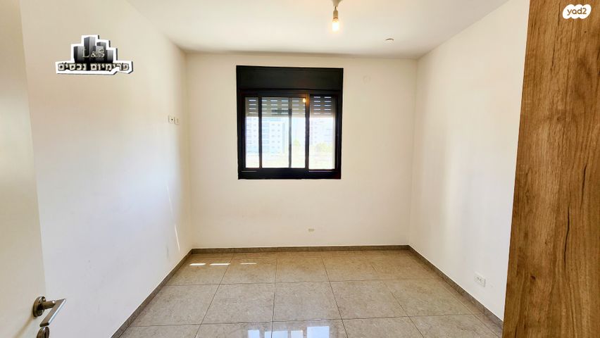 דירה, אריק שרון, נהריה