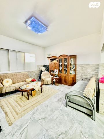 דו משפחתי, סעדיה גאון, העיר העתיקה - מזרח, רמלה