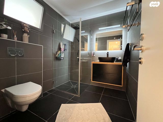 דירה, חנה רובינא, יפה נוף, כפר יונה