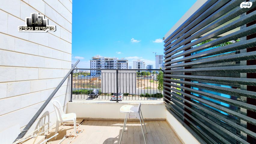 דירה, אריק שרון, נהריה