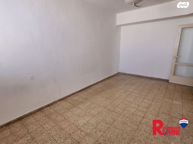 דירה, בית וגן, לב העיר, בת ים