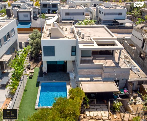 דו משפחתי, יפה נוף, יפה נוף, עתלית