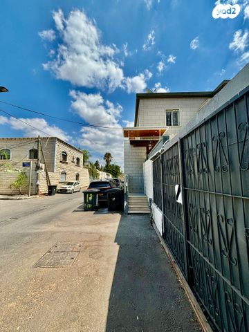 דו משפחתי, סעדיה גאון, העיר העתיקה - מזרח, רמלה