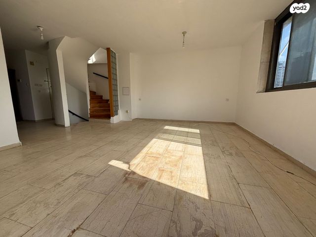 טריפלקס, שטנד, הצפון הישן - דרום, תל אביב יפו