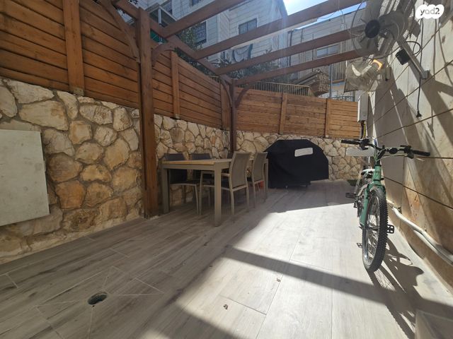 דירת גן, אבני החושן, אבני החושן, מעלה אדומים