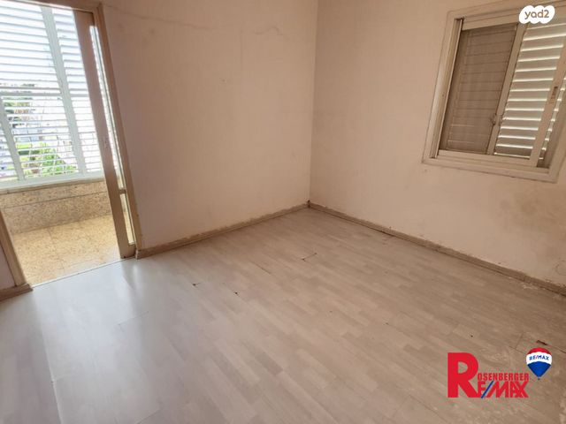 דירה, בית וגן, לב העיר, בת ים