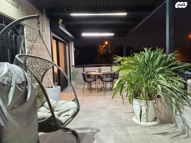 דירה, צמח השדה, מעלה אדומים