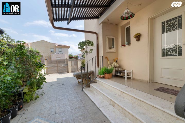 דו משפחתי, יגאל מוסינזון, רשפים, גדרה