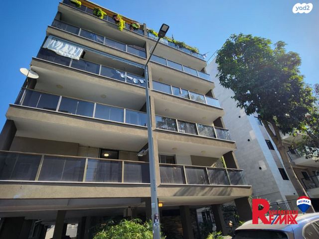 גג/ פנטהאוז, צבי הירשפלד 18, רמז, מערב ותיק, ראשון לציון