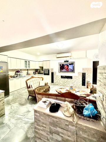 דו משפחתי, סעדיה גאון, העיר העתיקה - מזרח, רמלה