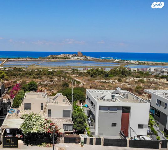 דו משפחתי, יפה נוף, יפה נוף, עתלית