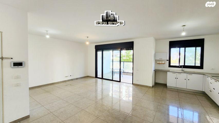 דירה, אריק שרון, נהריה