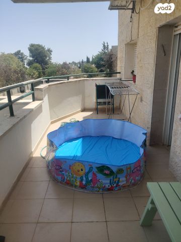 דירה, אלון שבות