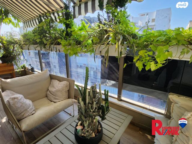 גג/ פנטהאוז, צבי הירשפלד 18, רמז, מערב ותיק, ראשון לציון