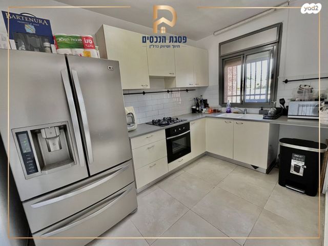 דירה, פרופ' יום טוב עסיס, פסגת זאב, ירושלים