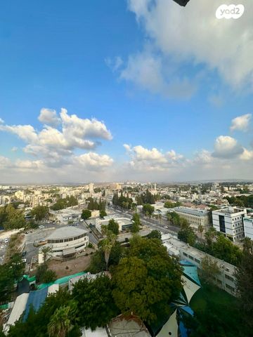 דירה, יגאל אלון, המרכז האזרחי, רמלה