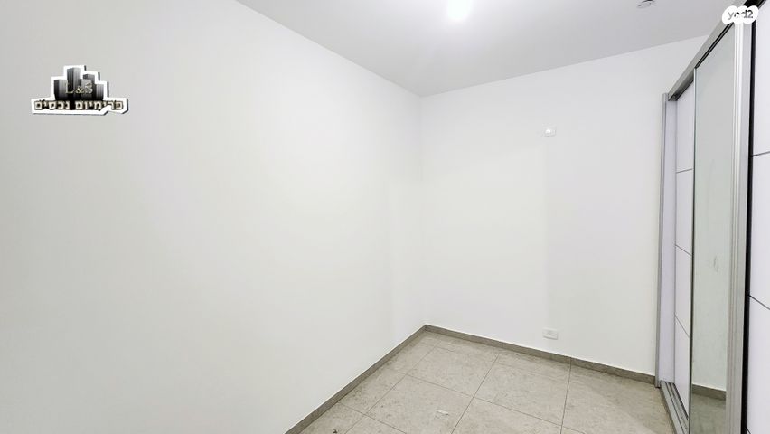 דירה, אריק שרון, נהריה