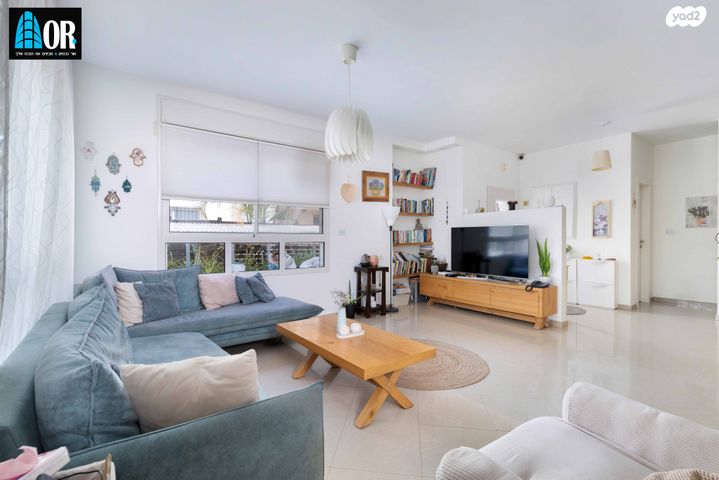 דו משפחתי, יגאל מוסינזון, רשפים, גדרה