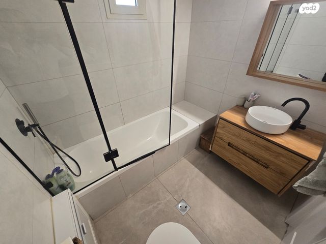 דירת גן, אבני החושן, אבני החושן, מעלה אדומים