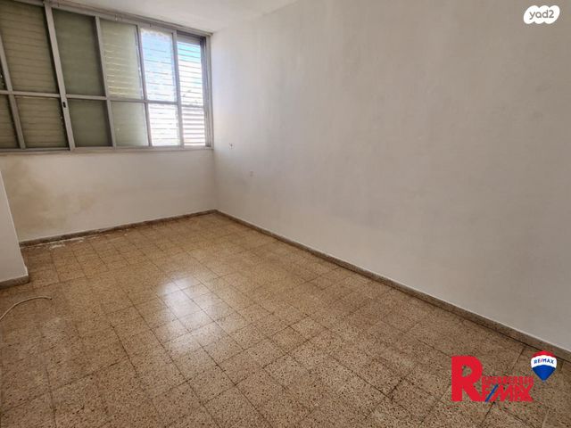 דירה, בית וגן, לב העיר, בת ים