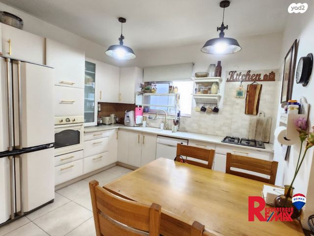 גג/ פנטהאוז, צבי הירשפלד 18, רמז, מערב ותיק, ראשון לציון