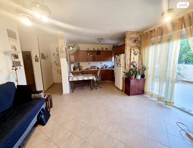 דירת גן, השיטה, צמח השדה, מעלה אדומים