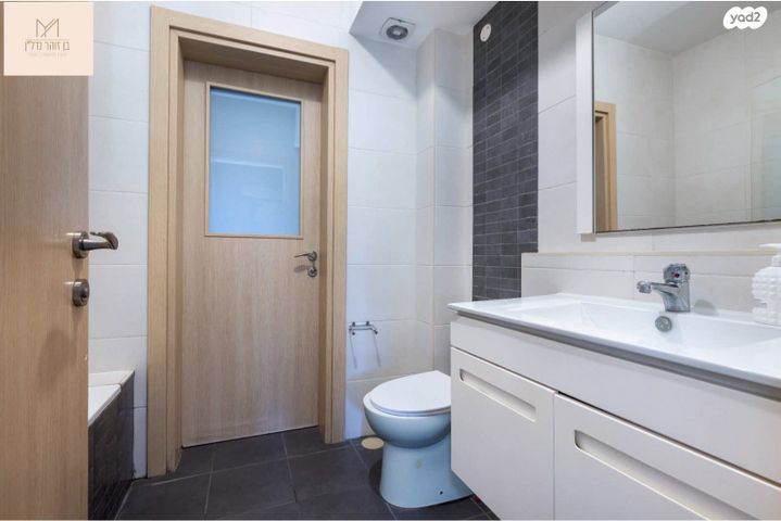 דירה, אהוד מנור, חתני פרס ישראל, באר יעקב