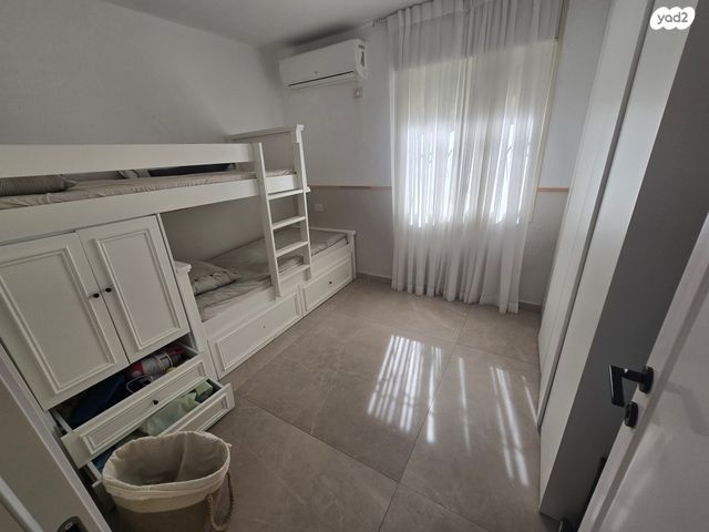 דירת גן, אבני החושן, אבני החושן, מעלה אדומים