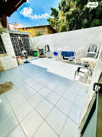 דו משפחתי, סעדיה גאון, העיר העתיקה - מזרח, רמלה