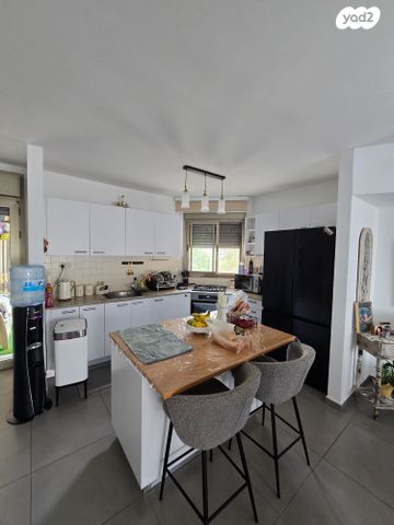 דירה, הר סיני, היובל, אור עקיבא