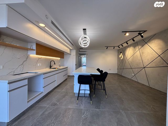 דירה, ארבע ארצות, ג'סי כהן, חולון