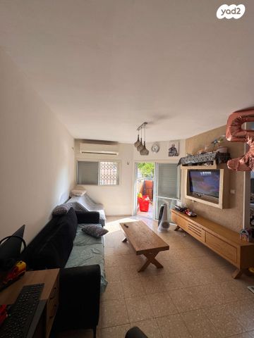 עמוס ירקוני 